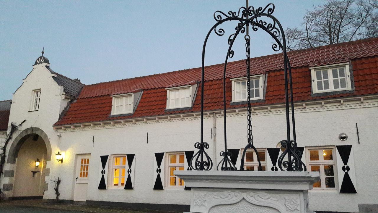 Kasteel Aldenghoor Bed & Breakfast Haelen ภายนอก รูปภาพ