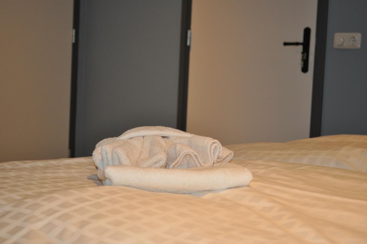 Kasteel Aldenghoor Bed & Breakfast Haelen ภายนอก รูปภาพ